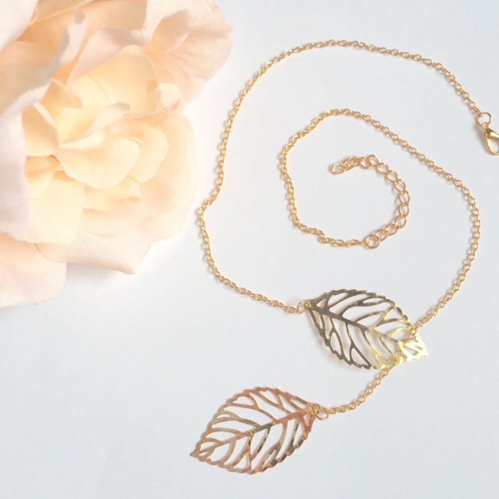 “Arya” Unique Boho Minimalist Leaf Dangle Necklace - Picture 6 of 8